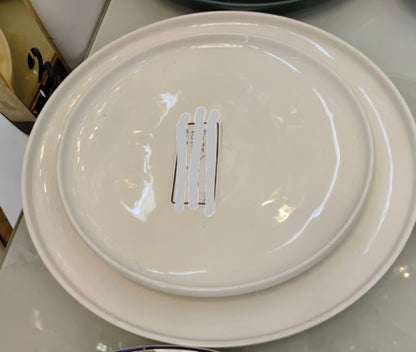 White dinner plates + side plates se